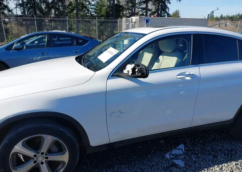 2017 Mercedes-Benz Glc 300 Coupe 4Matic z USA, uszkodzony, nr VIN WDC0J4KB4HF189970